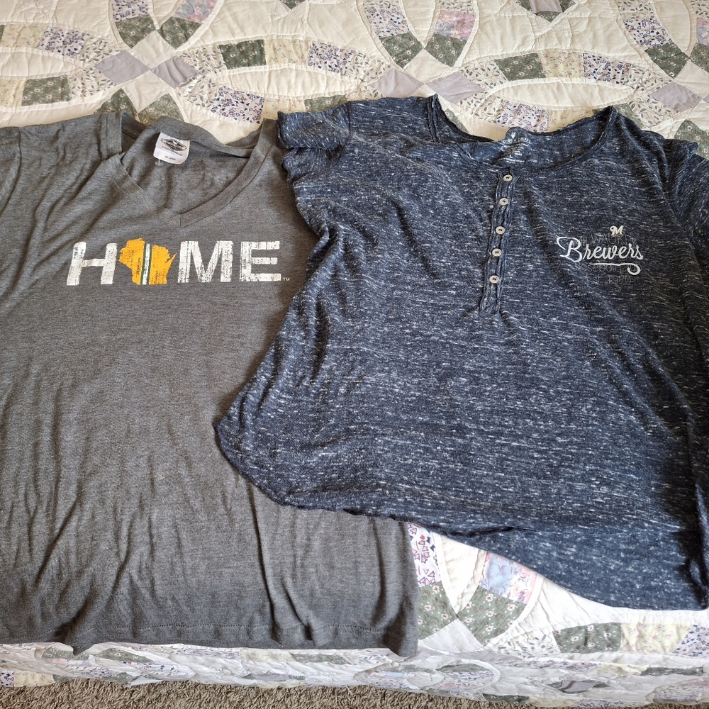 Lot of 2 Wisconsin themed tops. Size L-XL